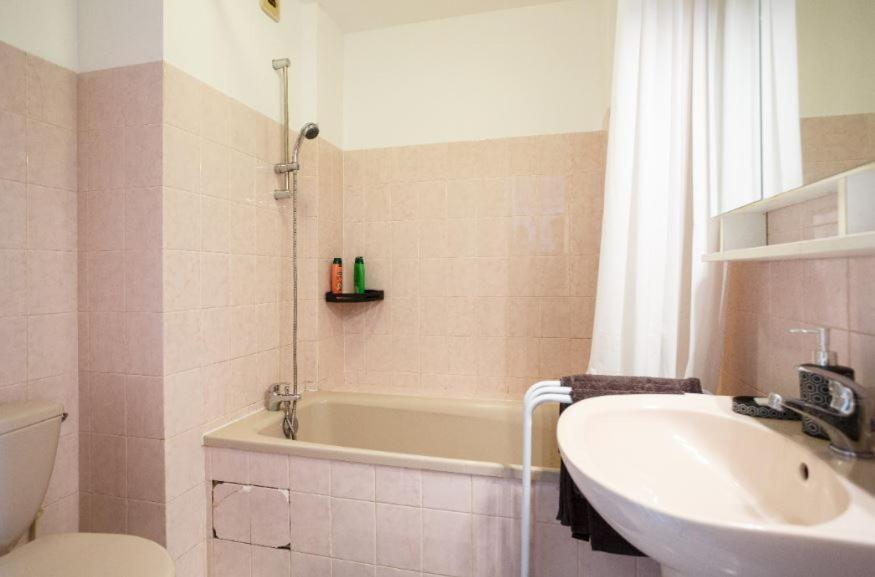 Appartement Cozy: 10/15 Min Des Champs Elysee ซัคทรูวิลล์ ภายนอก รูปภาพ