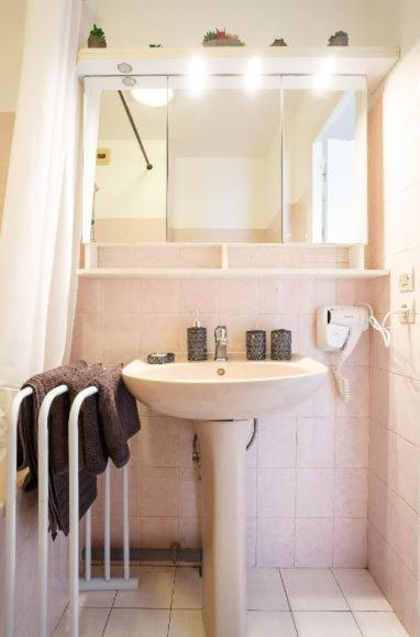 Appartement Cozy: 10/15 Min Des Champs Elysee ซัคทรูวิลล์ ภายนอก รูปภาพ